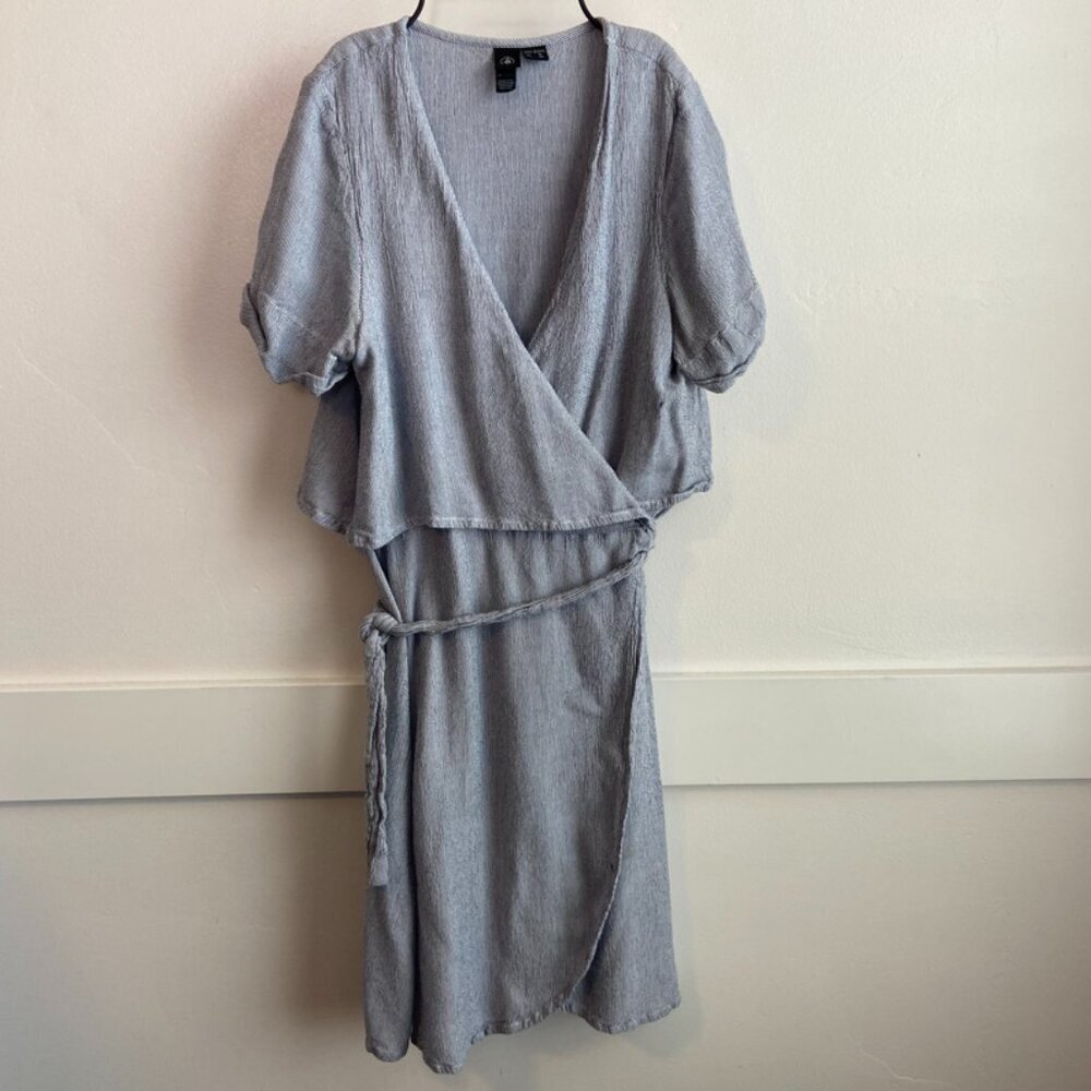Volcom Gray & White Striped Short Sleeve Wrap Dress
